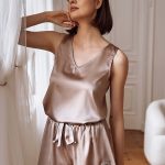 Jedwabna piżama damska SILK MOON taupe top i szorty z jedwabiu naturalnegodo spania