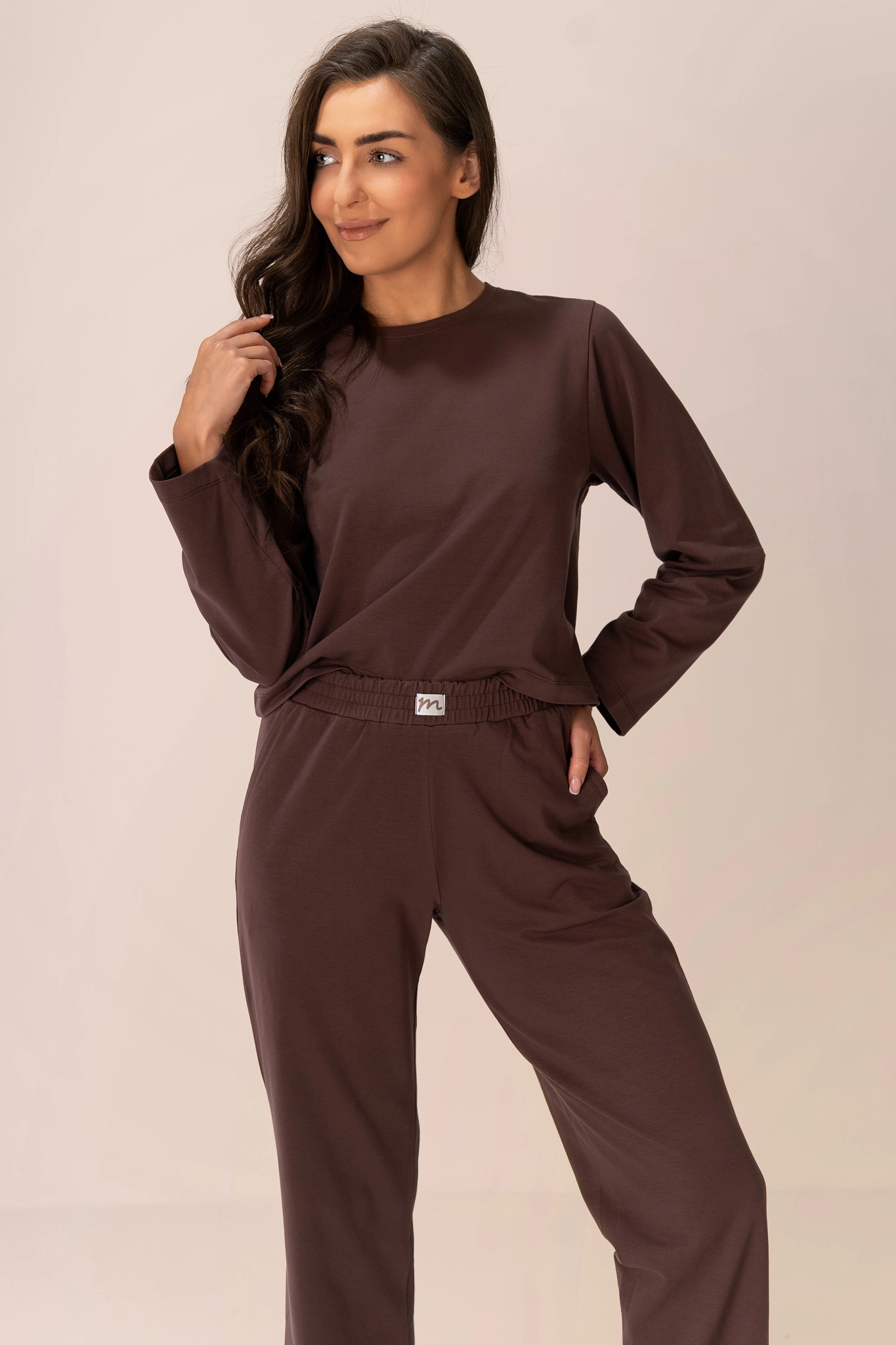 pizama-damska-komplet-015kye.webp Piżama damska długi rękaw i długie spodnie/ komplet loungewear brąz Muzzy - obrazek 1