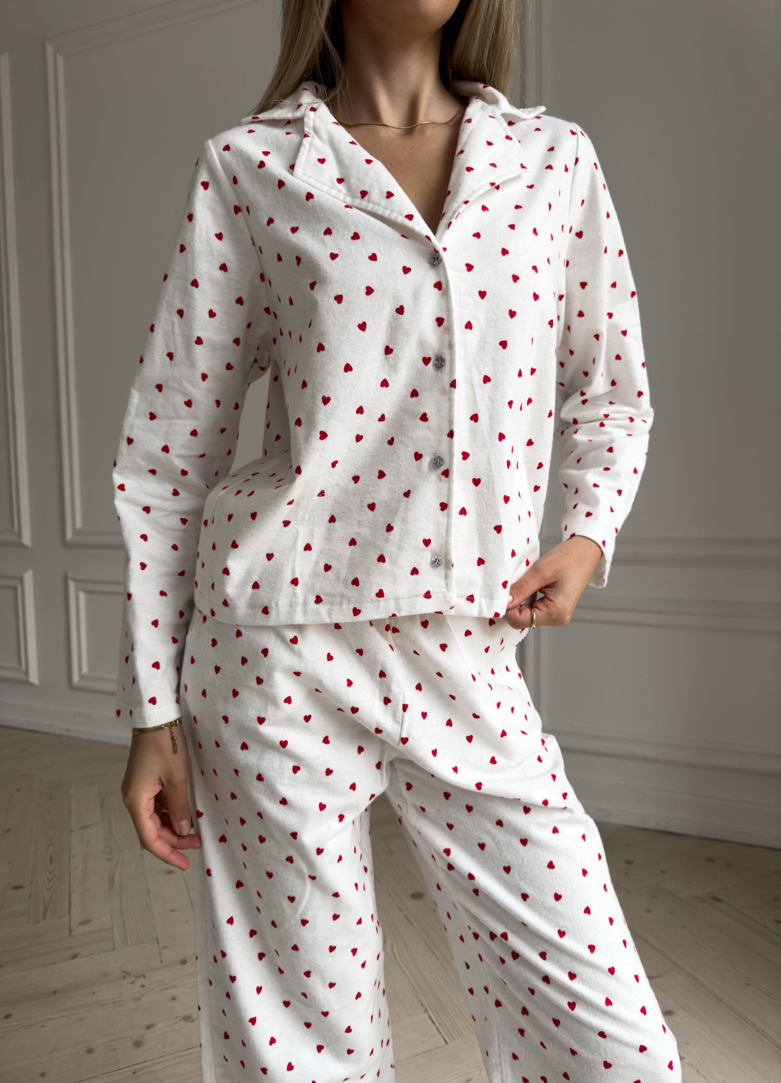 pizama-flanelowa-555jzo-1.jpg Flanelowa piżama damska w serca, biały - obrazek 1